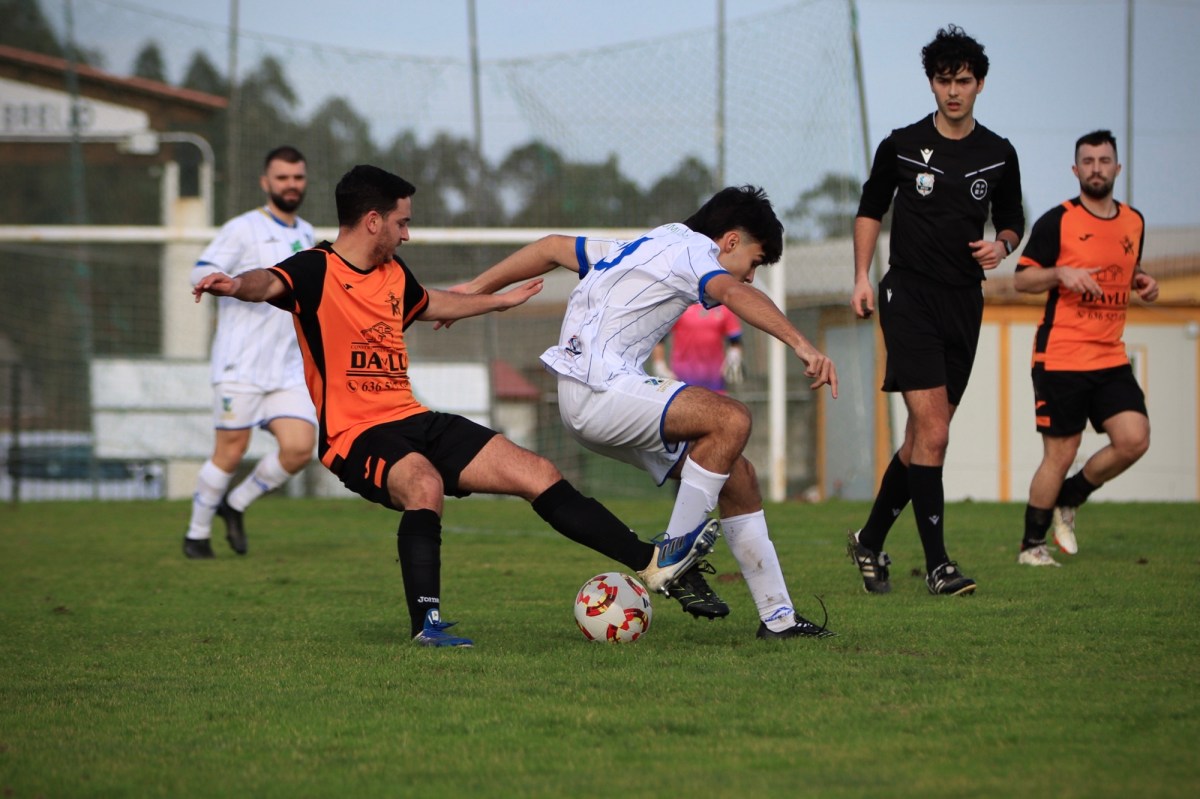 Un final cruel deixa sen premio ao Cebarca ante o líder&nbsp;(1-2)